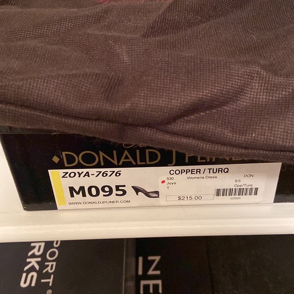 NWT Mid 2000’s Donald Pliner Heels Size 9.5 - Picture 6 of 7